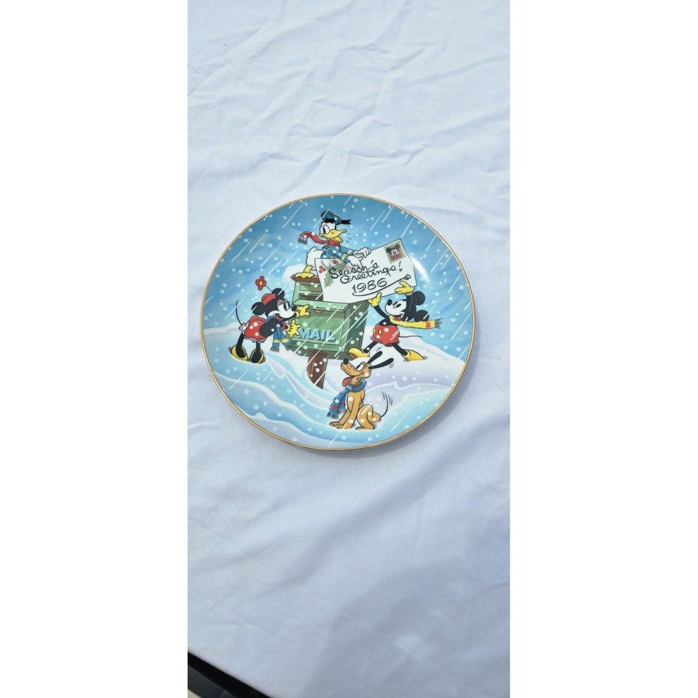 Disneyland/World Christmas 1986 2nd ED. Limited Edition Of 5000 8"Plate Vintage